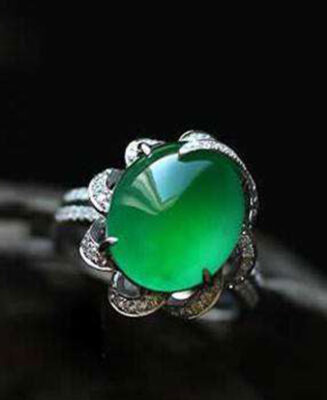 Jadeite Cabochon Ring · Silver Setting